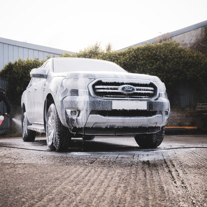 AutoPearl Snow Foam is a powerful, high-concentrated car cleaning solution designed for effective pre-wash on cars, vans, and lorries.